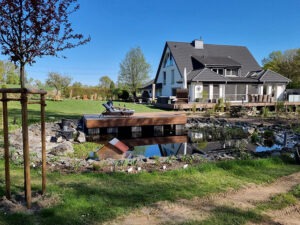 Teich mit Terrasse