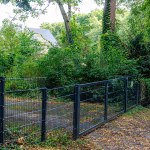 WALDGARTEN von der Straße aus nicht mehr einsehbar